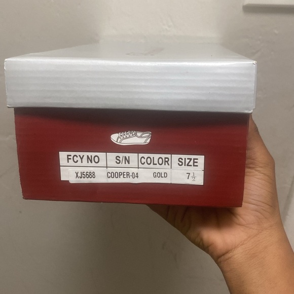 These golden Breckelle’s are on sale today for $60 dollars BUY IT NOW!!! - Picture 5 of 5